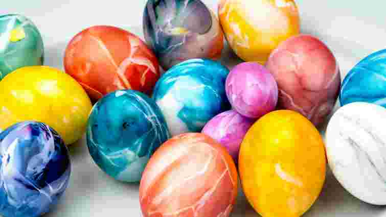 Як оригінально пофарбувати яйця на Великдень: незвичний спосіб