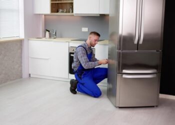 Холодильник споживатиме на 15% менше світла: 6 порад для економії