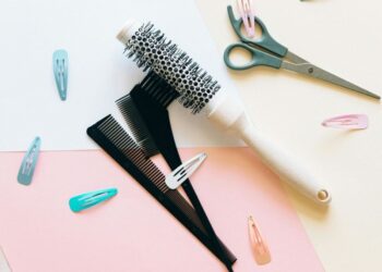 Як позбутися бруду та нальоту на гребінці — допоможе звичайний розпушувач для тіста