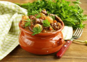 Як приготувати соковите м’ясо в горщиках: три прості рецепти