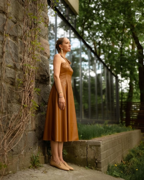 Як виглядає наймодніша сукня на весну 2025: приклад від Каті Осадчої