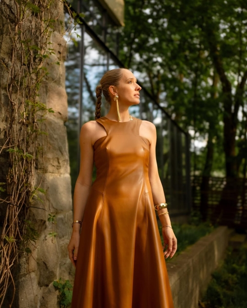 Як виглядає наймодніша сукня на весну 2025: приклад від Каті Осадчої