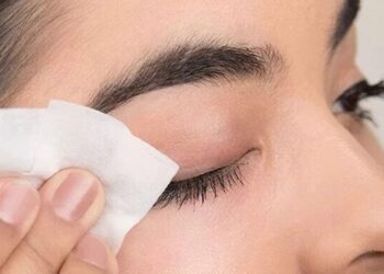 Як змити водостійку туш — 5 перевірених засобів