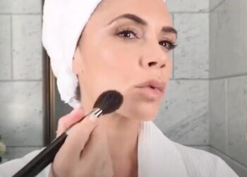 Як зробити ліфтинг обличчя за 5 хвилин — прості та геніальні поради від Вікторії Бекхем