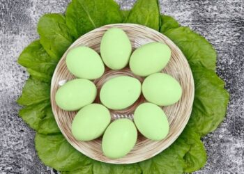 Как, с чем и сколько времени надо варить яйца на Пасху, чтобы они не потрескались, хорошо проварились и были красивые