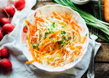Легкий, соковитий і хрусткий: що додати в салат Коул Слоу
