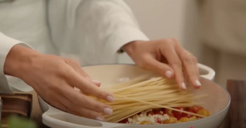 Манікюр «багатої дружини з Монтесіто»: все про улюблений дизайн Меган Маркл