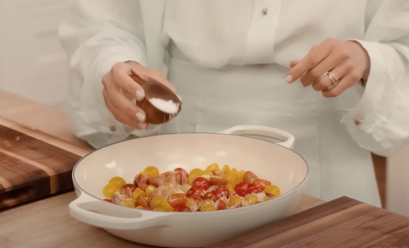 Манікюр «багатої дружини з Монтесіто»: все про улюблений дизайн Меган Маркл