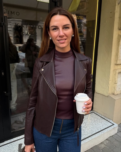 Модна жіноча куртка - дружина Решетніка і Надя Дорофєєва показали трендові куртки, фото