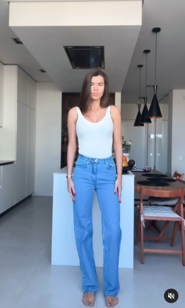 Модні джинси 2025: із чим носити джинси навесні, приклади образів