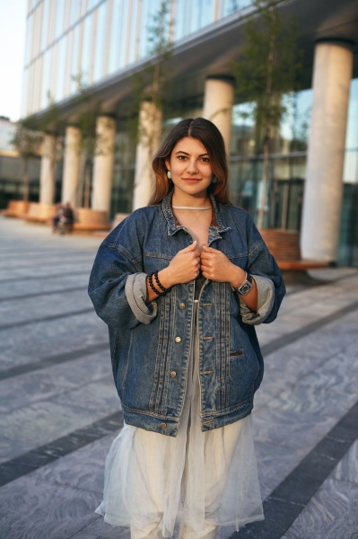 Модні експерти назвали єдину куртку, яка знадобиться вам цієї весни: вона пасує під усе