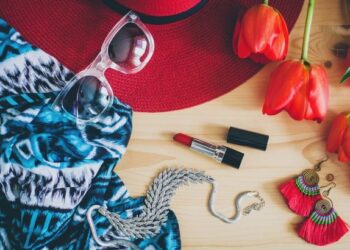 Наймодніші аксесуари весни-2025: ці прикраси вибирають всі модниці