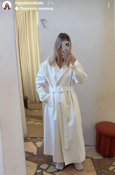 Наймодніший плащ на прохолодну весну: як його носять Інна Мірошниченко та дружина Віктора Павліка