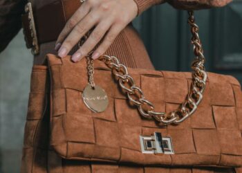 Не просто привабливий аксесуар: на що звертати увагу при виборі сумки