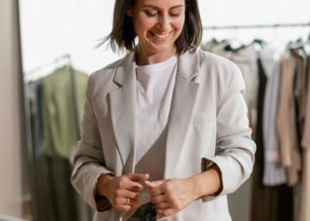 Негласний список речей, які ніколи не одягне по-справжньому багата жінка