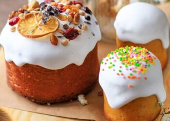 Нереально крутая заварная паска на сметане: этот рецепт станет вашим любимым!