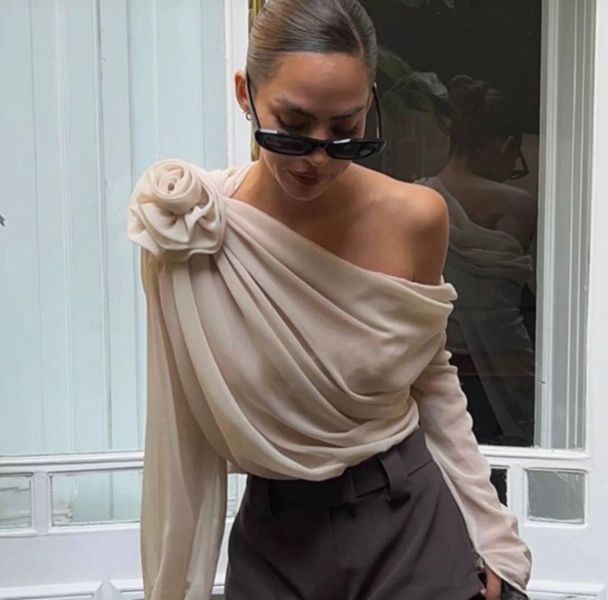 Підкреслять жіночність та індивідуальність: модні блузи весни-2025