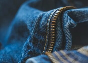 Поза конкуренцією: які джинси будуть у моді весь 2025 рік