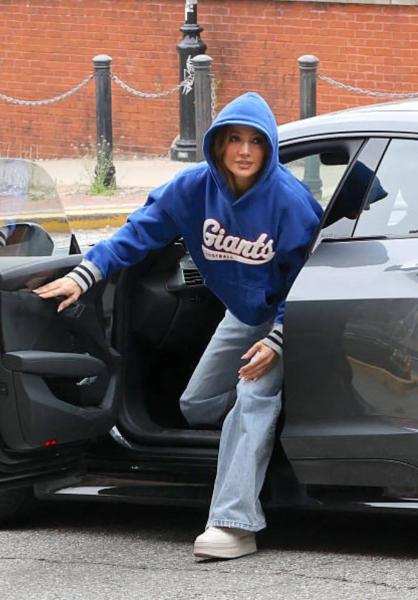 Поза конкуренцією: які джинси будуть у моді весь 2025 рік