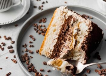 Рецепт, який знала кожна радянська господиня: легендарний торт “Мішка”