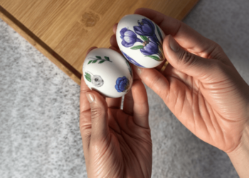 Самый красивый декор для пасхальных яиц: без красок и грязной посуды, понадобится только салфетка (ВИДЕО)