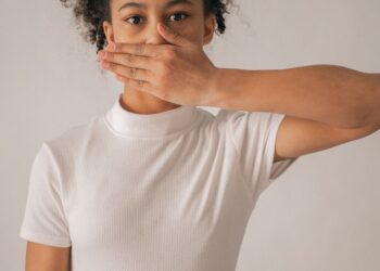 Що робити, якщо джинси в талії великі: прості лайфхаки, які допоможуть це виправити