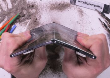 Тест на міцність OPPO Find N5 ─ тонкий смартфон легко ламається