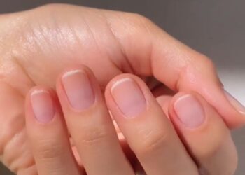 Тренд “манікюр без манікюру”: що це таке і чому він стає такий популярний