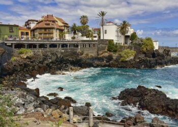 У крихітному селі на популярному острові б’ють на сполох через наплив туристів