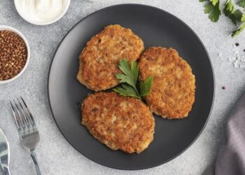 Вкусное и сытное блюдо из вчерашней гречки: экономный рецепт (ВИДЕО)