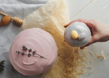 З чого зробити глазур для великодньої паски: не липне, не тріскається і легко готується