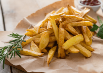 Чому картоплю треба заморожувати перед смаженням — секрет шефів