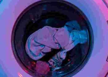 Фольга згодиться не лише на кухні: навіщо класти її в пралку