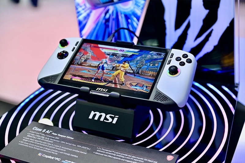 Крутий дизайн і поліпшені характеристики: MSI представила портативну консоль Claw 8 AI+ Polar Tempest Edition
