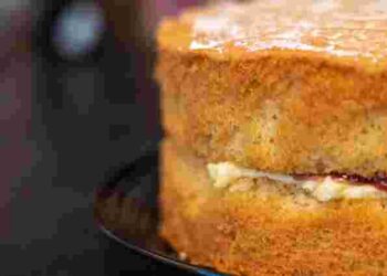 Чому бісквіт може осісти після випікання: основні помилки та як виправити ситуацію