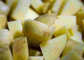 Зекономите 10-15 хвилин: як пришвидшити варіння картоплі