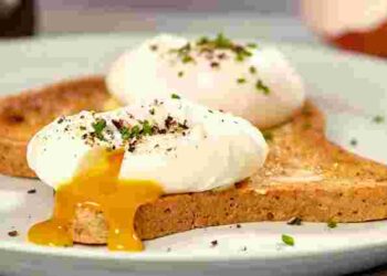 Як приготувати яйце пашот за три хвилини: поради шеф-кухаря