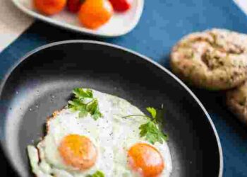 Збережете покриття: що ніколи не можна смажити на антипригарній сковороді