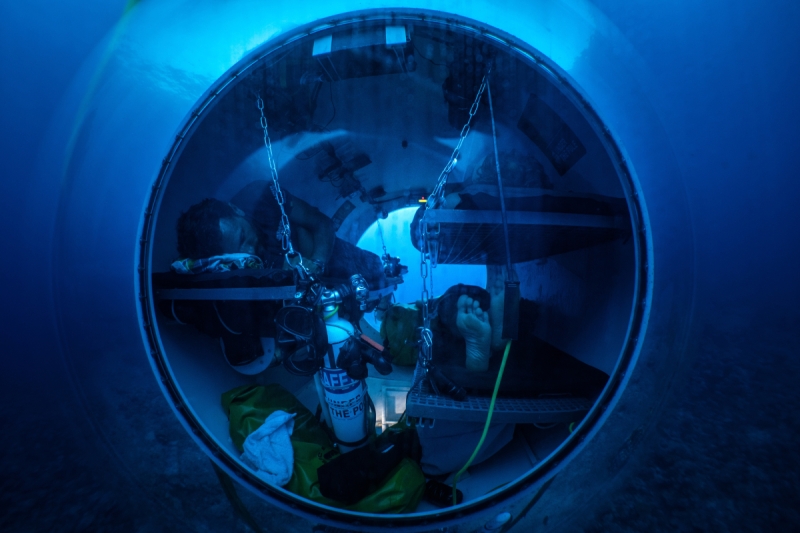 Peugeot занурюється під воду