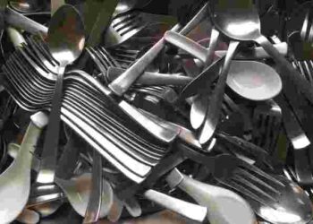 Зіпсуєте посуд і поверхні: що ніколи не можна чистити содою