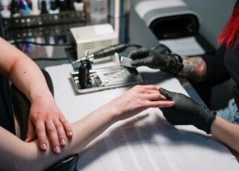 Дерматологи пояснили, чому на нігтях не можна постійно носити гель-лак