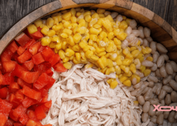 Для вкуснейшего белкового салата не нужен майонез: шеф-повар поделилась рецептом аппетитного блюда (ВИДЕО)