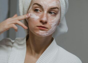 Домашні маски для обличчя, яким досить 15 хвилин, щоб змінити шкіру