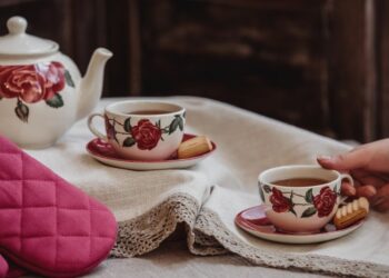 Это чайное правило этикета – настоящий “тест на дикаря”: никогда не делайте этого с чашкой