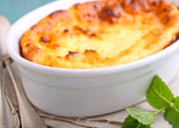 Это украинское блюдо получается фантастически вкусным: рецепт уникальной сладкой запеканки (ВИДЕО)