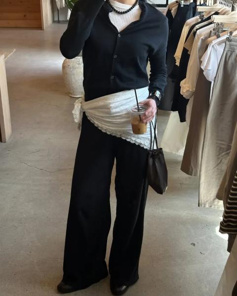 Хіт літа: як одним аксесуаром зробити майки і футболки стильними