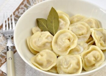 Из-за этой ошибки приготовления пельмени слипаются: так делает большинство