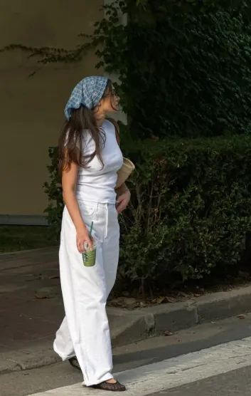 Як носити трендову бандану влітку: варіанти образів