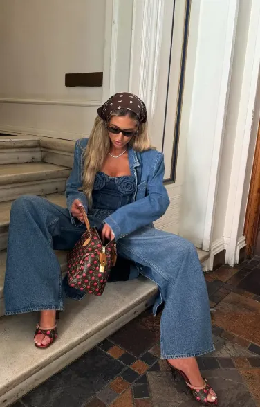 Як носити трендову бандану влітку: варіанти образів