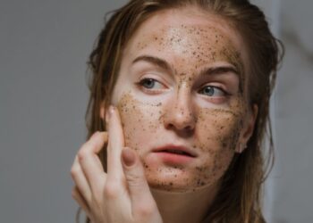 Як позбутися чорних цяток на носі: способи, які можна застосувати вдома